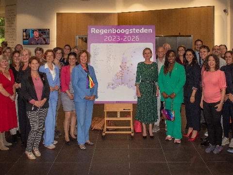 Gemeente tekent regenboogconvenant met OCW